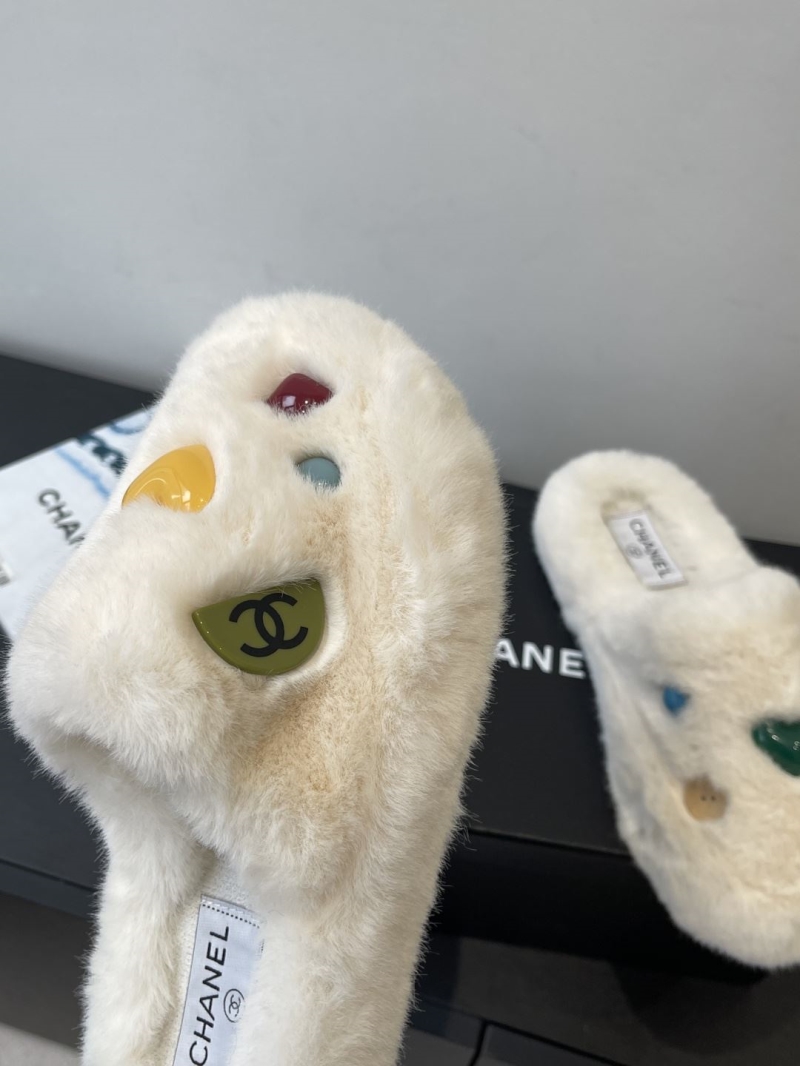 Ch**el slippers